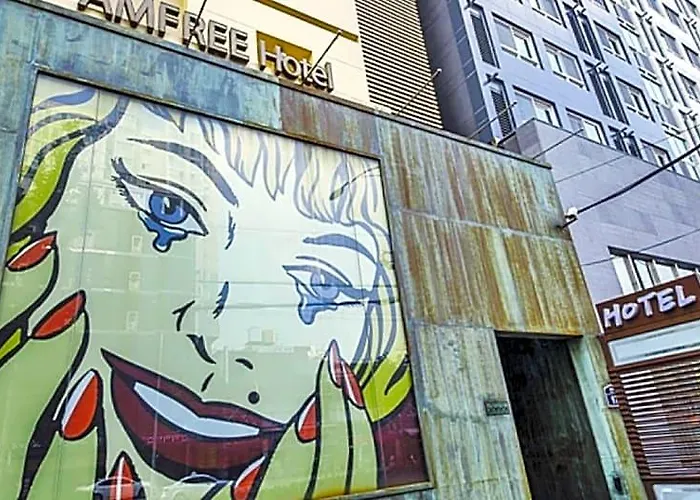 Happy Tears Motel 2*