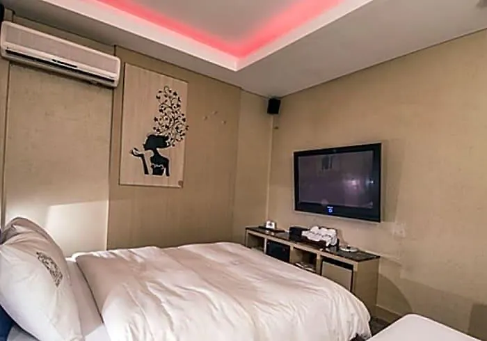 Happy Tears Motel Seoul
