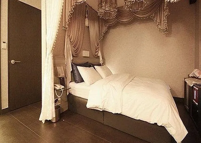 Happy Tears Motel 2*